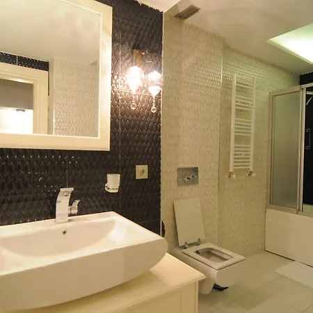 Hotel East 3*