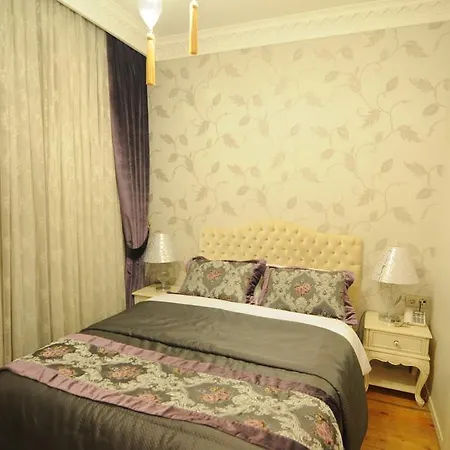 Hotel East 3*
