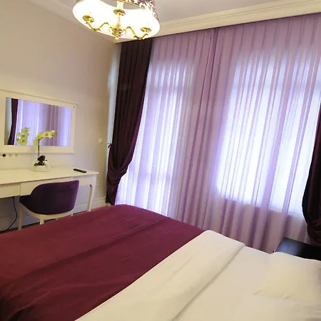 Hotel East 3*