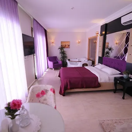 Hotel East 3*